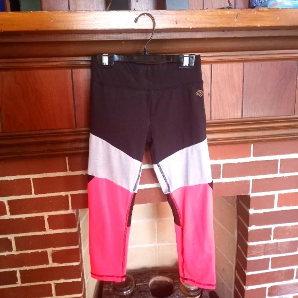 Zelos Capris